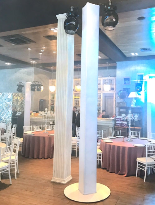 Тотем в аренду 4м высотой в белом чехле на свадьбе в ресторане Шале Березка.
